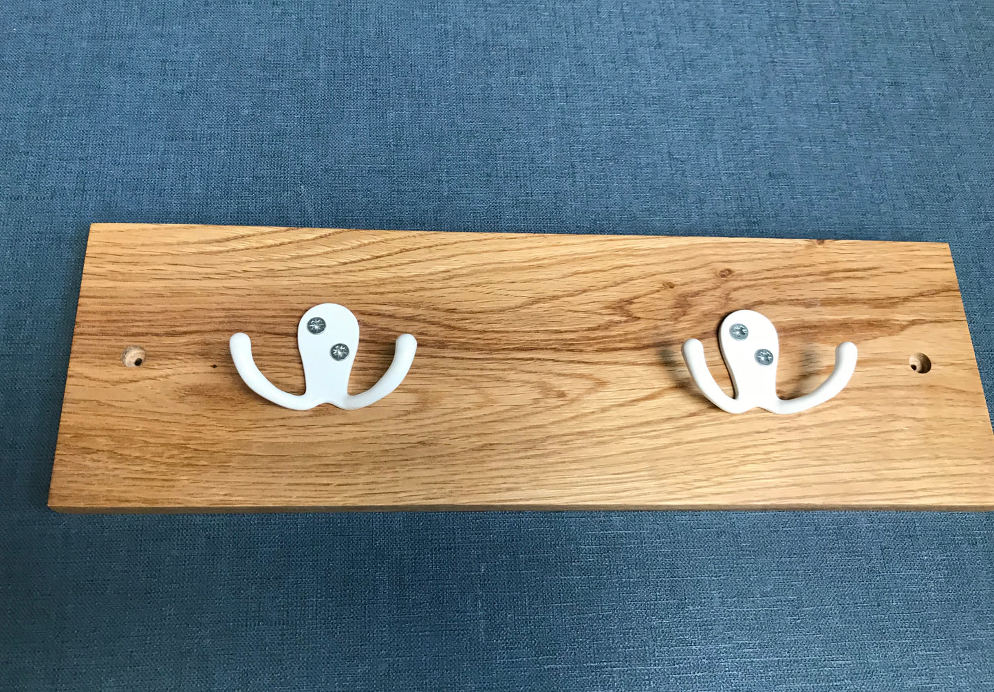 Solid oak coat hook with 2 white hooks